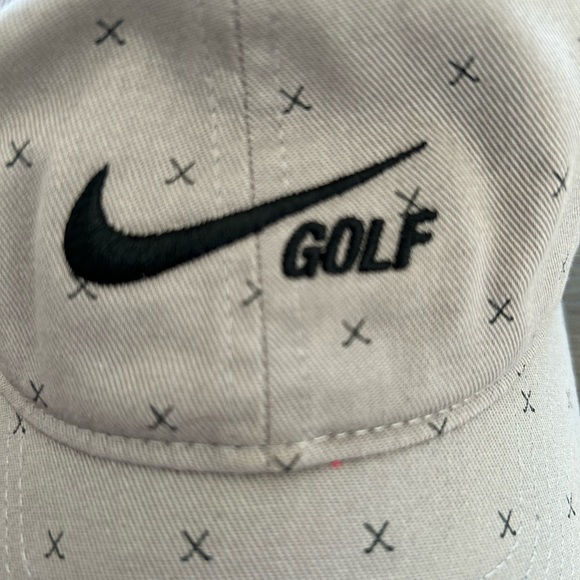 Nike Accessories - Nike golf hat, never worn